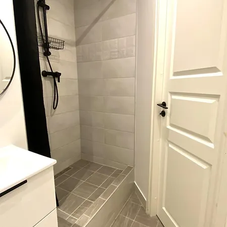 Center Maneezi アパート *