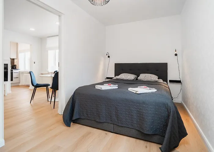 Center Maneezi Apartment